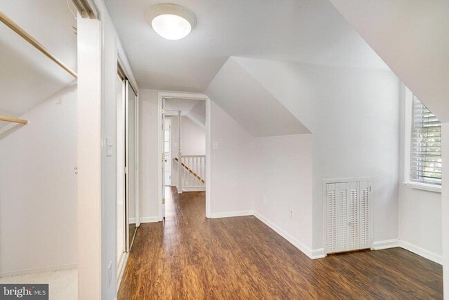 Building Photo - 740 Upland Pl