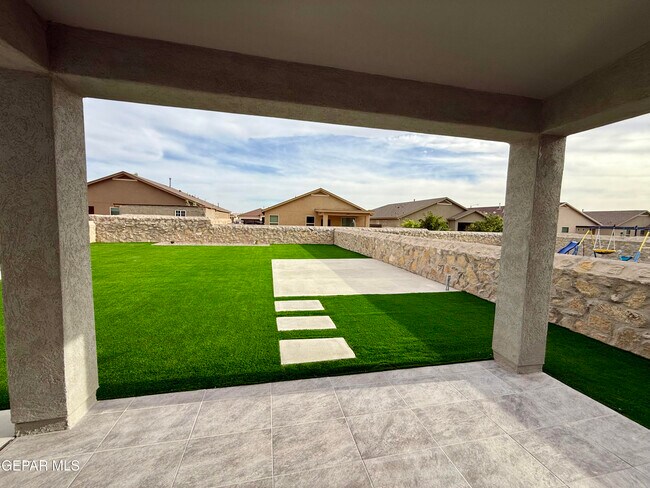 Building Photo - 12868 Star Gaze Ave