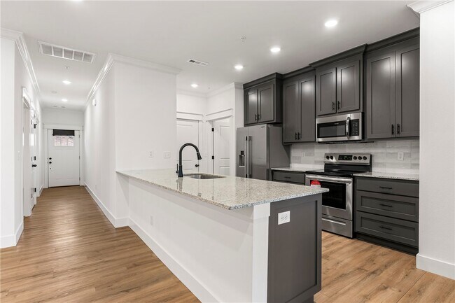 Building Photo - 1610 S 17th Pl