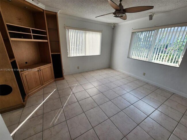 Building Photo - 3 bedroom in Hollywood FL 33020