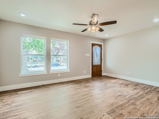 Building Photo - 839 Oasis St