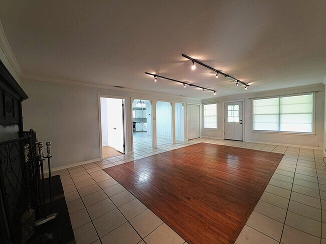 Building Photo - Spacious Country Home for Lease in Van, Texas!