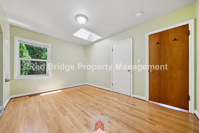 Building Photo - 5025 SW Illinois St