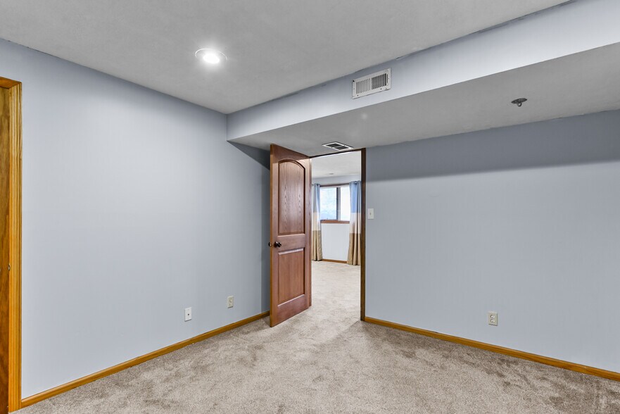 Building Photo - 5016 S 164th St