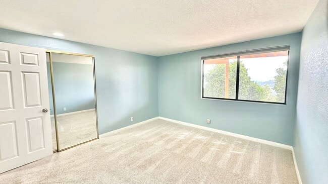Building Photo - Beautiful Scenic Country Property with Vie...