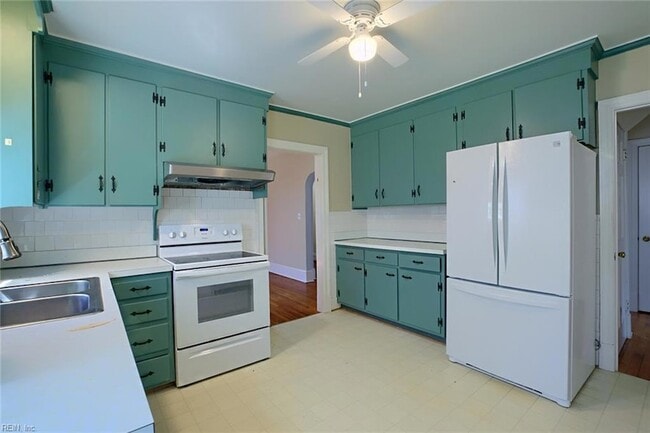 Building Photo - 7439 Lewis Ave