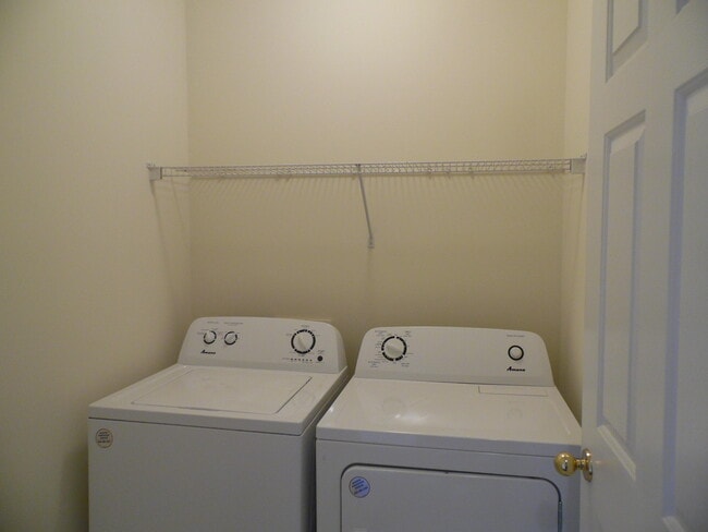 Building Photo - 3005 Roundway Down Ln