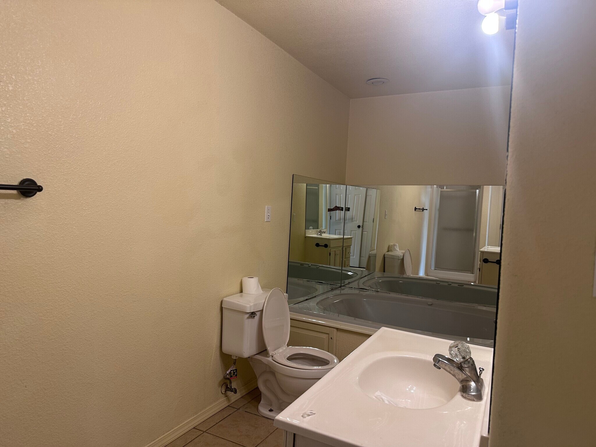 Building Photo - 4986 Raintree Cir