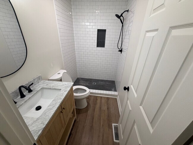 Building Photo - Room in Single Family Home on Fox St SW