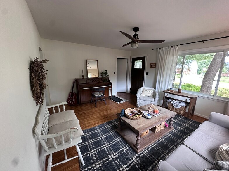 Building Photo - 2519 Ashbrook Ave