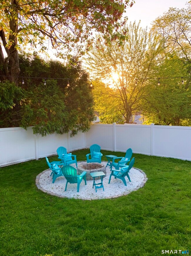 Building Photo - 25 Rena Pl