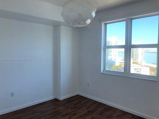 Building Photo - 7900 Harbor Island Dr