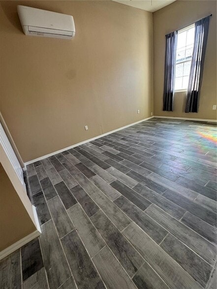 Building Photo - 3719 Meadowbreeze Dr