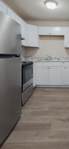 Building Photo - 1731 W Avalon Cir