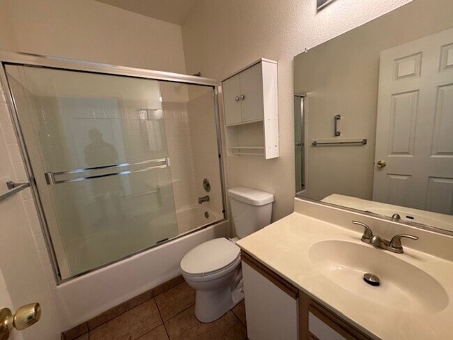 Building Photo - 2834