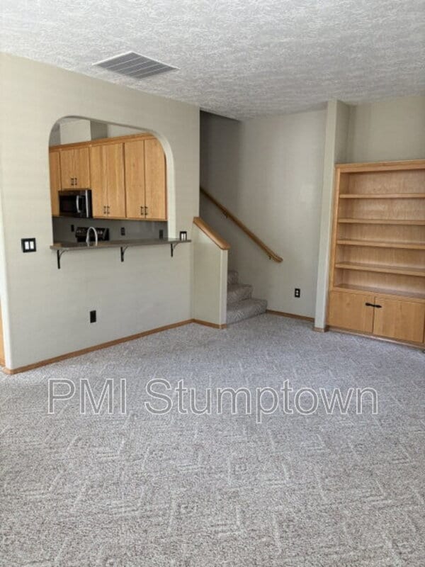 Building Photo - 14375 SE Oregon Trail Dr