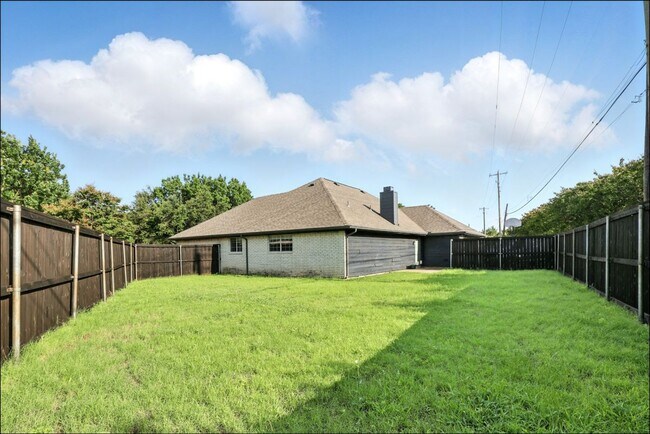 Building Photo - 1507 River Hill Dr