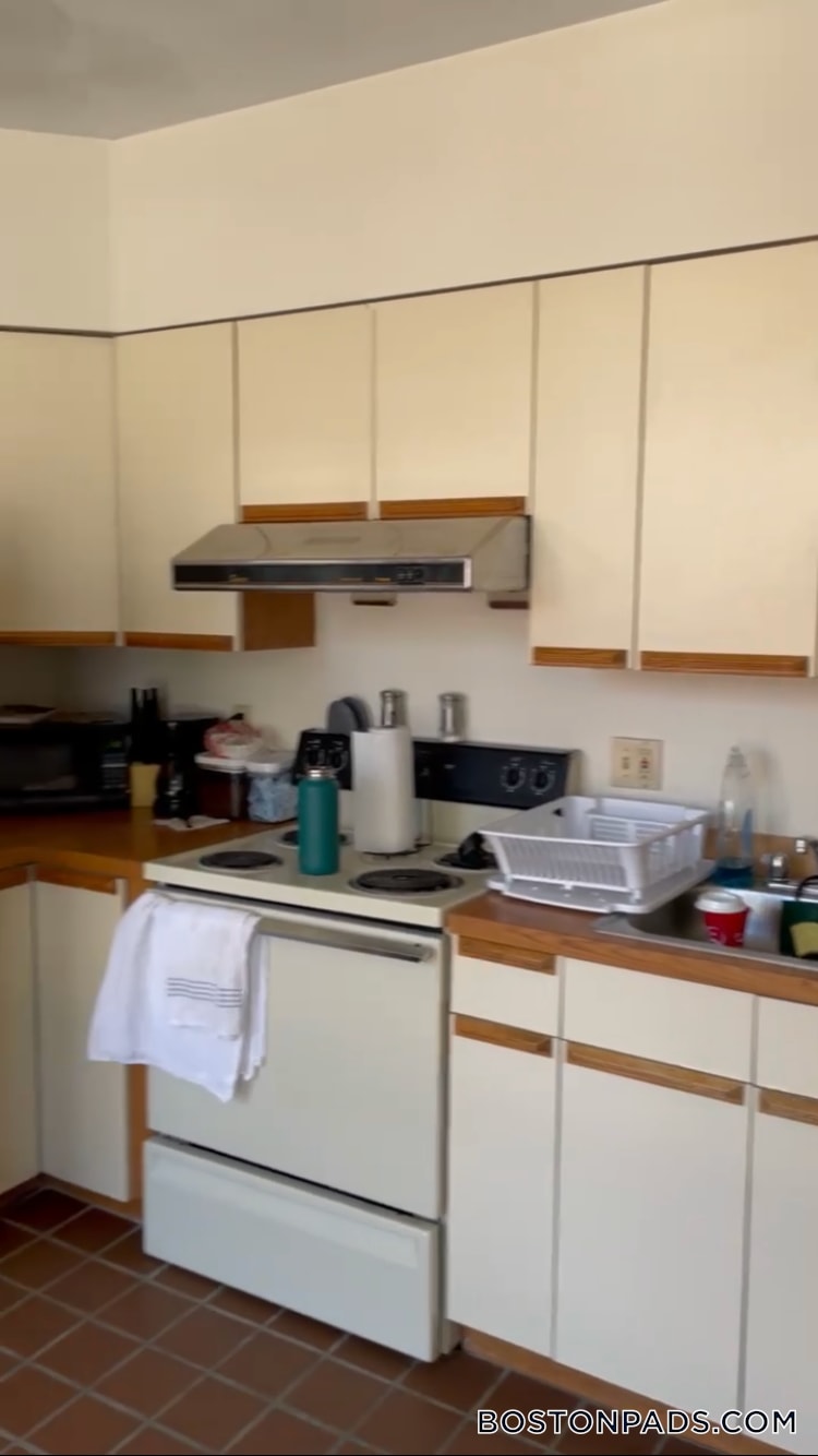 Building Photo - 81 Essex St