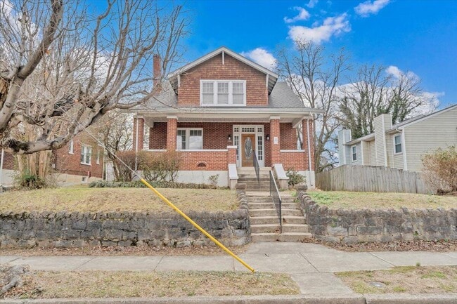 Building Photo - 1144 Wasena Ave SW