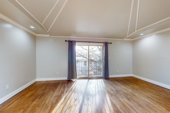 Building Photo - 59B Bleecker St