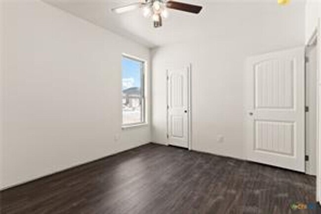 Building Photo - 117 Leon Ln