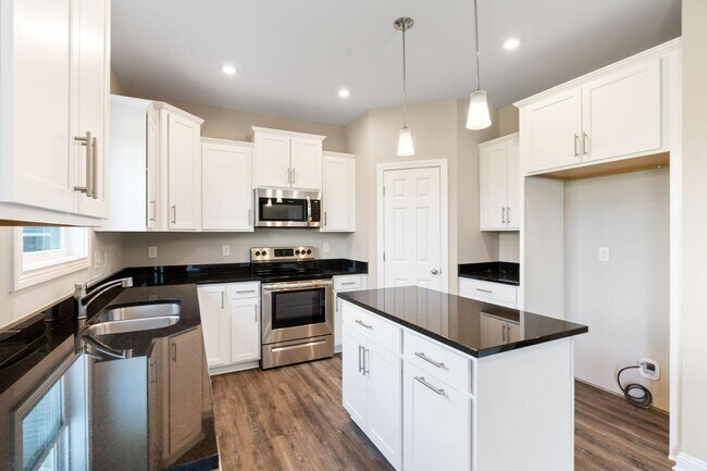 Building Photo - 916 Camden Ct