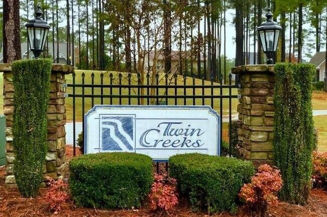 Building Photo - 207 Heather Brook Cir
