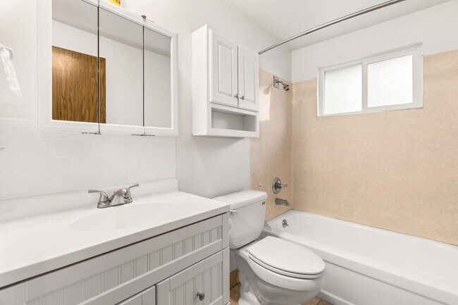 Building Photo - 705-707 N Sumner St.