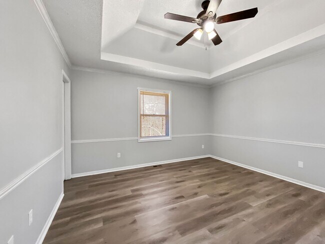 Building Photo - Charming 3-Bed, 2-Bath Home in Lees Summit with 2 Car Garage