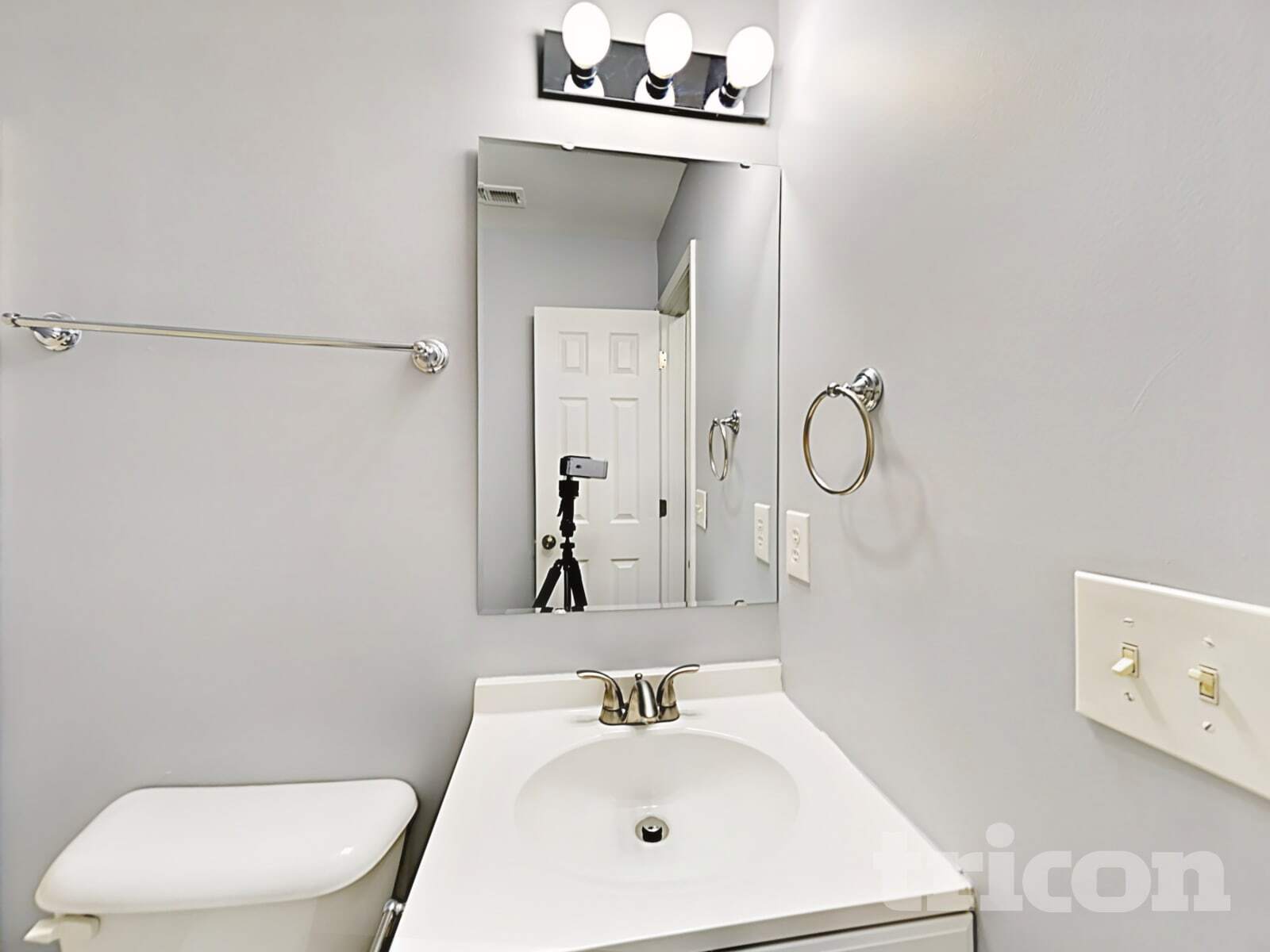 Building Photo - 1204 Thompson Ave