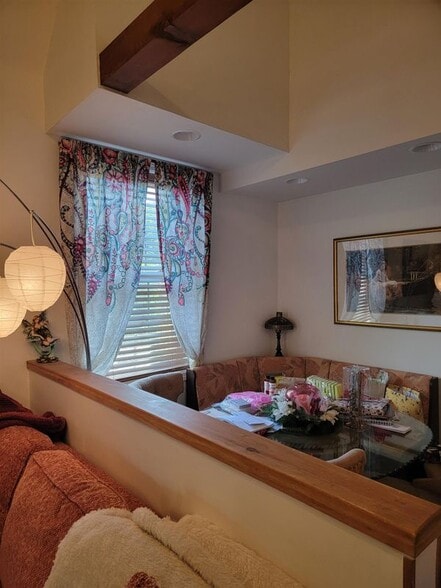 Building Photo - 58 Beech