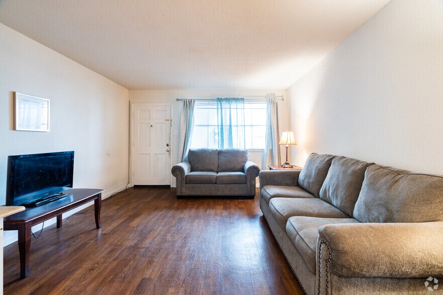 Beaumont Apartments 125 Interstate 10 N Beaumont TX 77707 Apartment