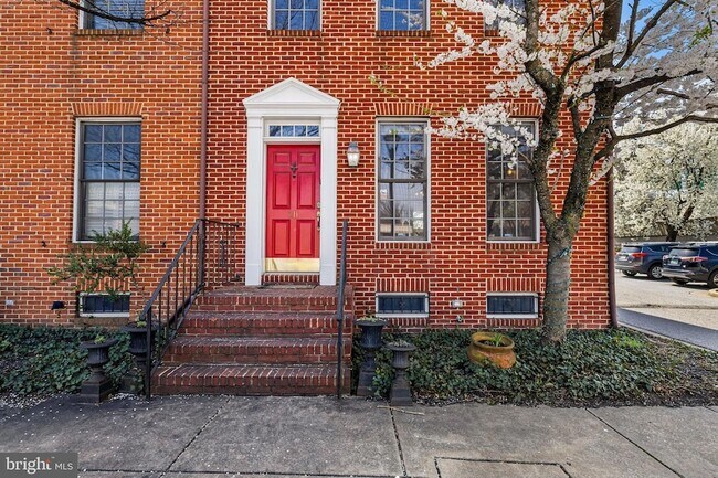 Building Photo - 211 W Hill St