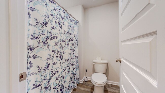 Building Photo - 5 Bedroom / 3 Bathroom Home  in Hammock Bay w/Fenced in Yard