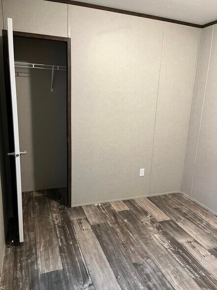 Building Photo - 117 Betty St