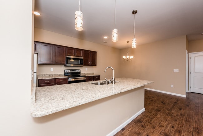 Building Photo - Willowbrooke Luxury Townhouses