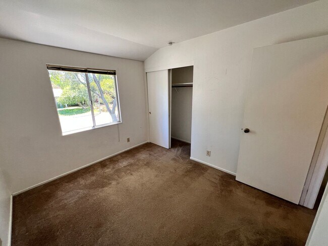 Building Photo - Spacious Home in Wonderful Davis Neighborhood!