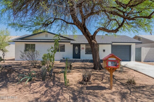 Building Photo - 822 W 18th St