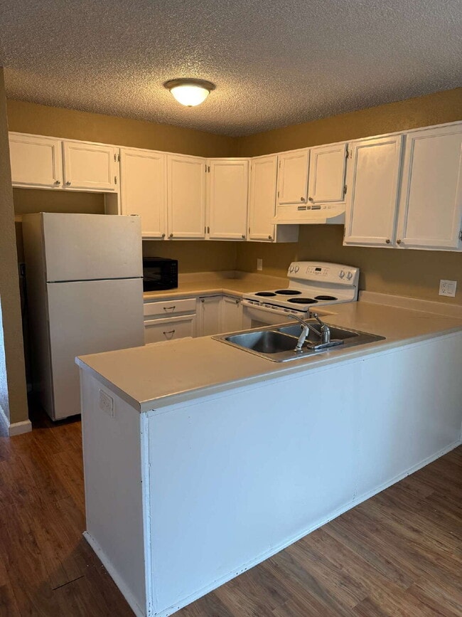Building Photo - Newly Updated 2 Bedroom 1 Bath Condo Close to Downtown Elizabeth!