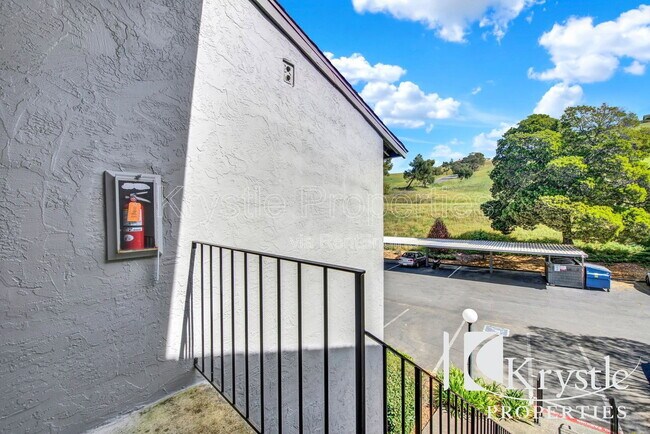 Building Photo - 900 Cambridge Dr