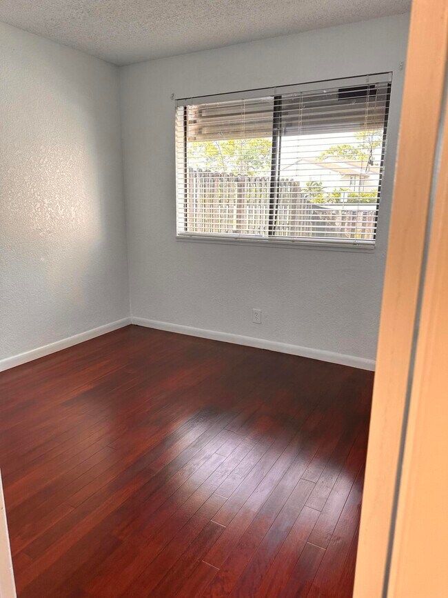 Building Photo - 700 Nottingham Cir