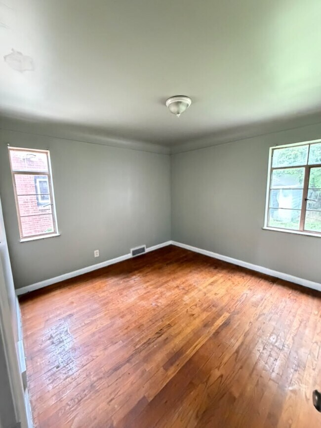 Building Photo - 17928 Chandler Park Dr