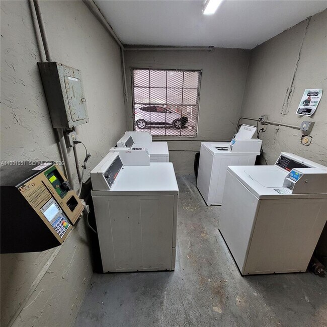 Building Photo - 5100 SW 41st St