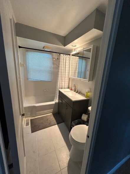 Building Photo - 1202 E Saint Andrews Rd