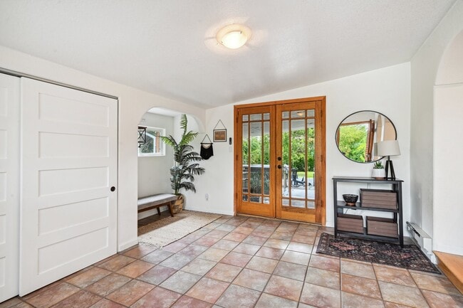 Building Photo - 5944 S Milwaukee Way