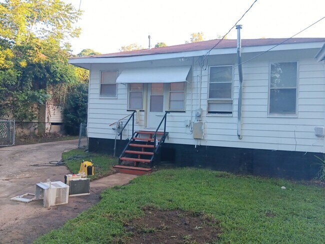 Building Photo - 109 Dalzell St
