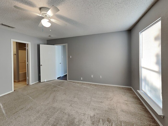 Building Photo - 5717 Heatherglen Terrace