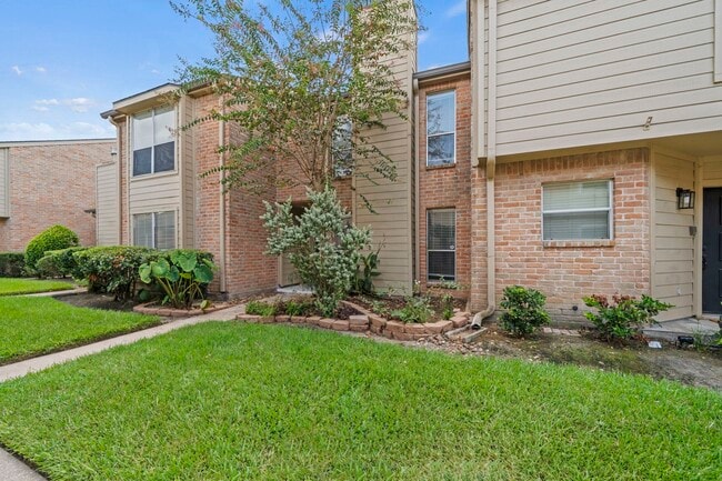 Building Photo - 925 Memorial Village Dr