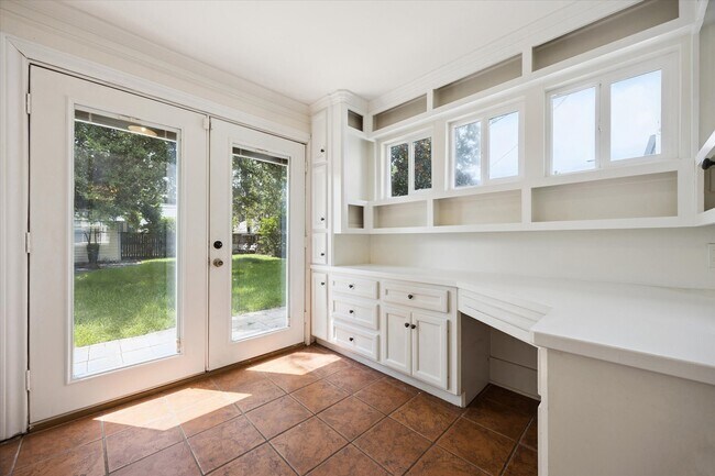 Building Photo - 6420 Buffalo Speedway