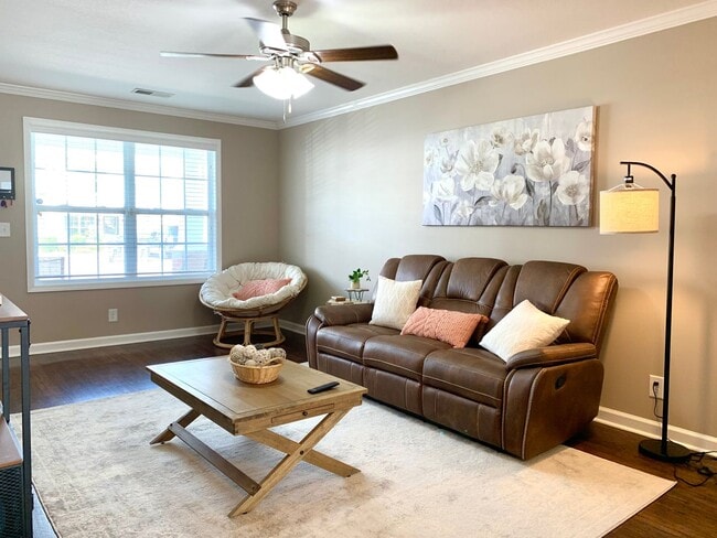Building Photo - 308 Sam Houston Cir